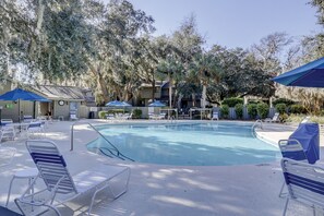 Outdoor pool - Southwind II at Shipyard (Hilton Head Island)