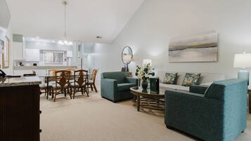 Deluxe Villa | Living area | 38-inch flat-screen TV with cable channels, TV, DVD player