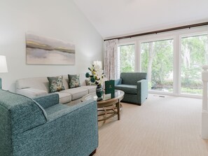 Deluxe Townhome | Living area | 38-inch flat-screen TV with cable channels, TV, DVD player - Southwind II at Shipyard (Hilton Head Island)