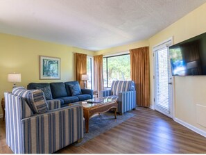 Basic Townhome | Living area | 36-inch flat-screen TV with cable channels, TV, DVD player - Spinnaker At Shipyard (Hilton Head Island)