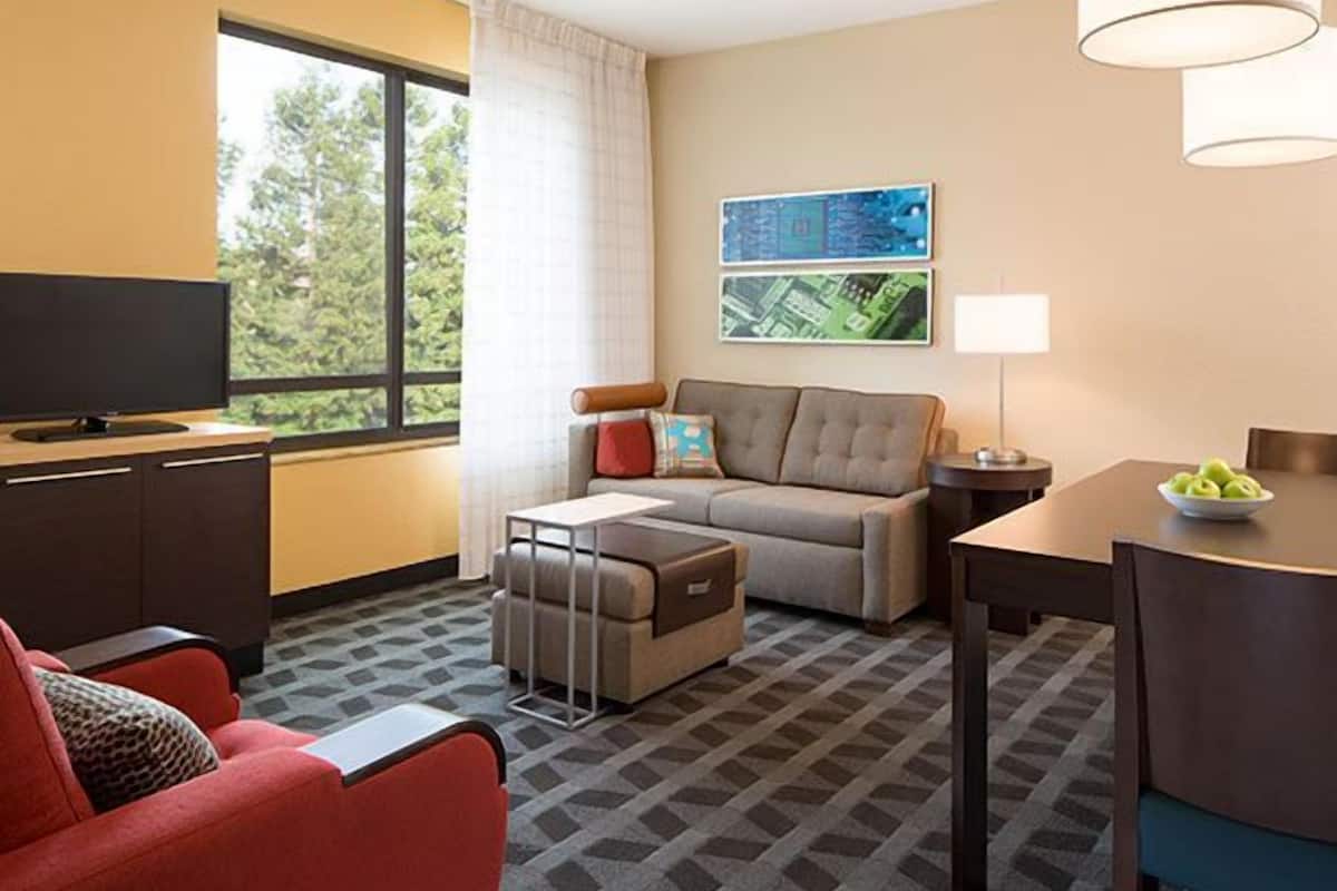 suite, 2 bedrooms | living area | 32-inch flat-screen tv with satellite channels, tv