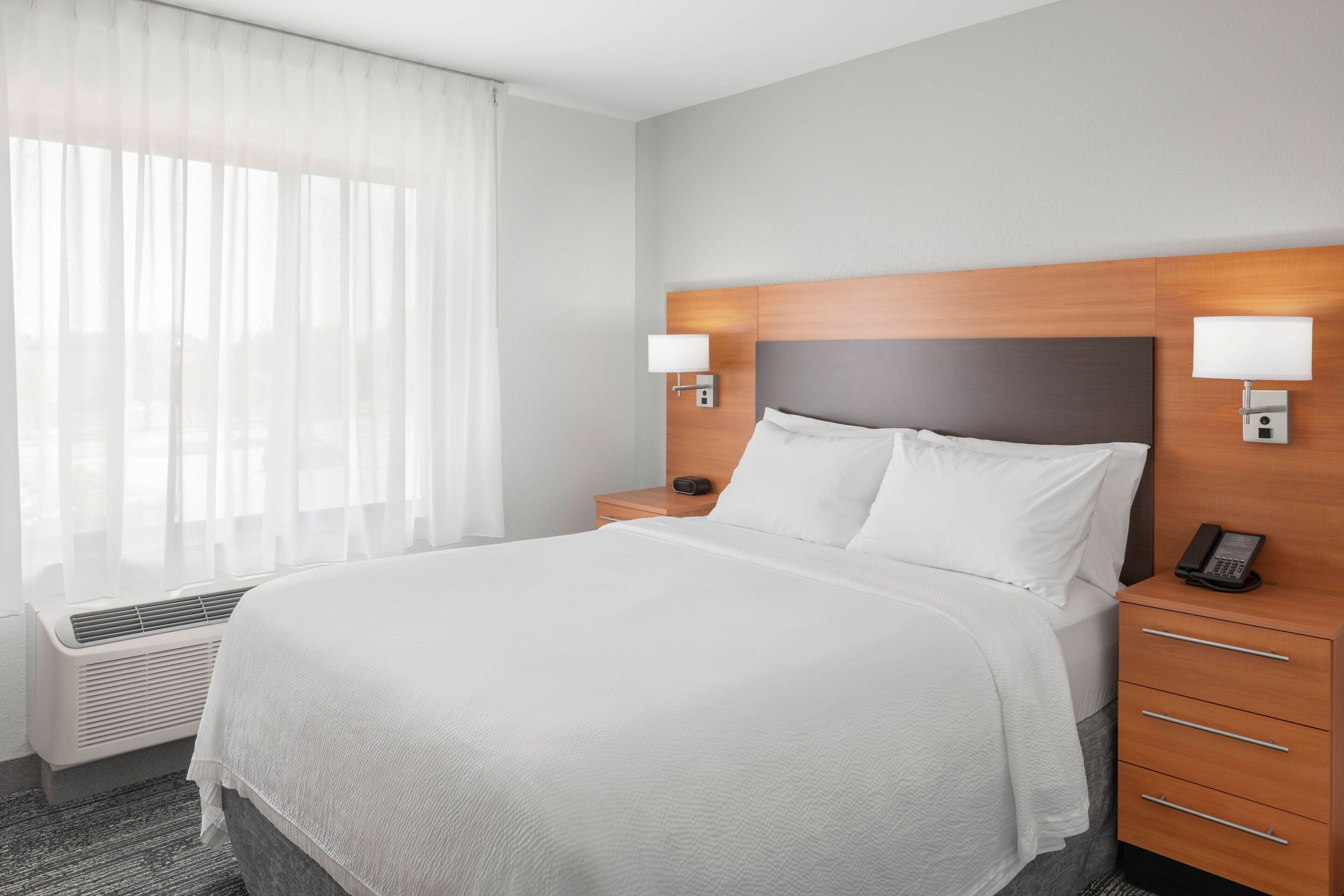 Suite, 2 habitaciones | Escritorio, espacio para trabajar con laptop y cortinas blackout 