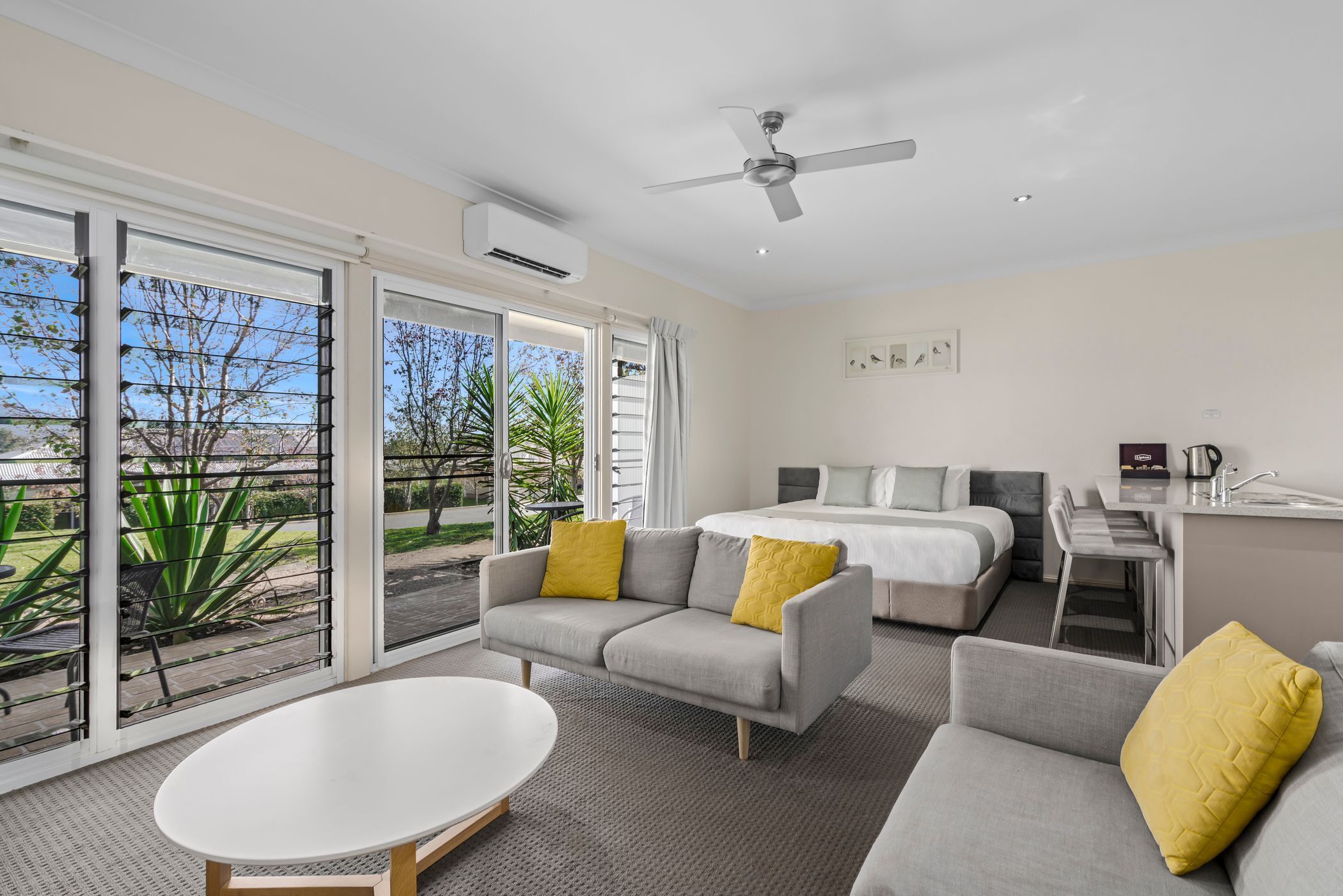 Family Suite | Soundproofing, iron/ironing board, free WiFi, bed sheets