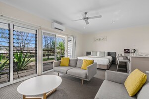 家庭套房 | 隔音、熨斗/熨衣板、免费 WiFi、床单