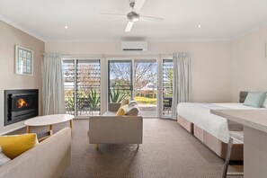 Sistema de insonorización, tabla de planchar con plancha y wifi gratis 