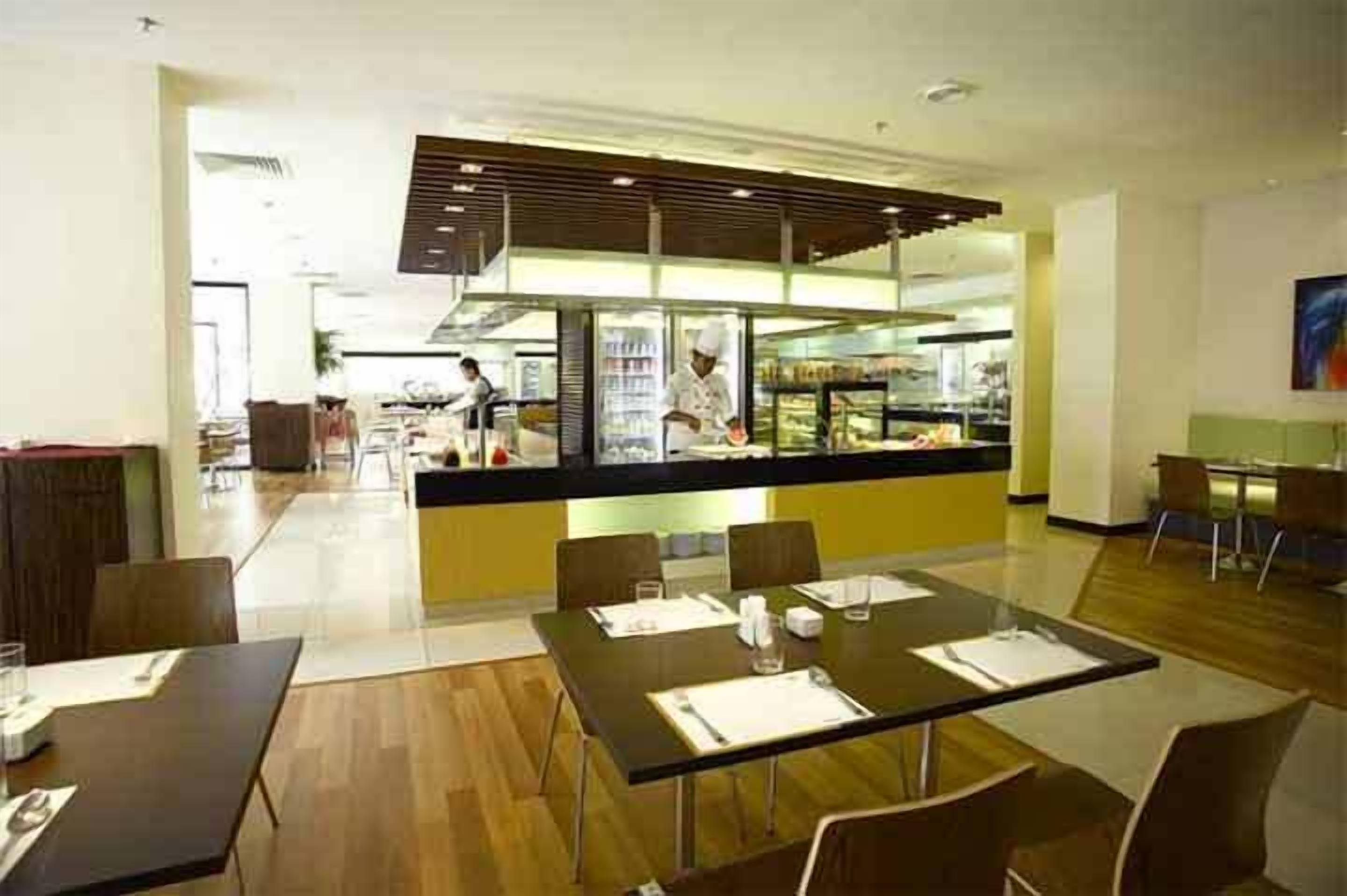 breakfast, lunch, dinner served; international cuisine