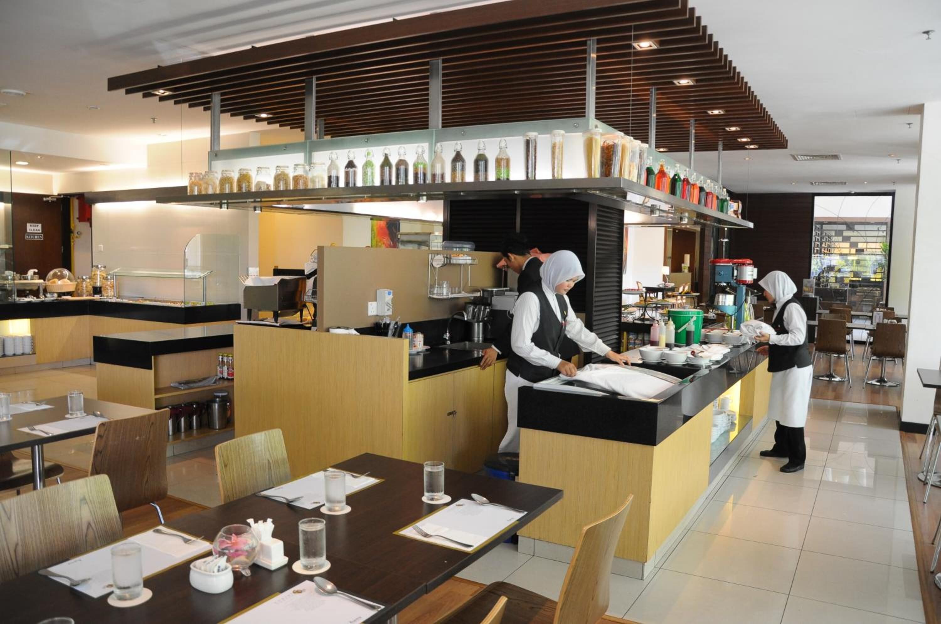 breakfast, lunch, dinner served; international cuisine