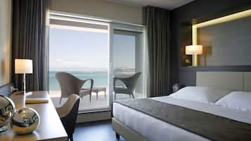 Suite | Ropa de cama de alta calidad, minibar, caja fuerte y escritorio
