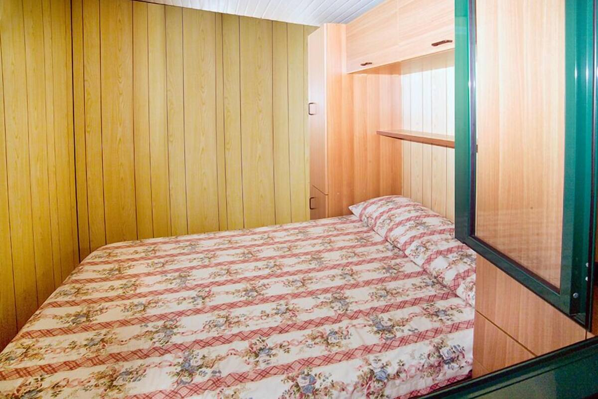 Cots/infant beds