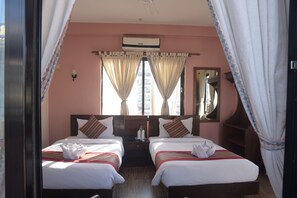 10 bedrooms, in-room safe, desk, soundproofing - Pokhara Eco Resort (Pokhara)