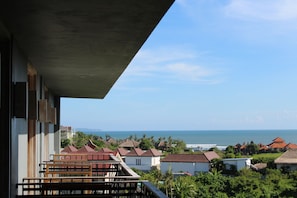 Deluxe Balcony Pool View | Terrace/patio - FRii Bali Echo Beach (Canggu)