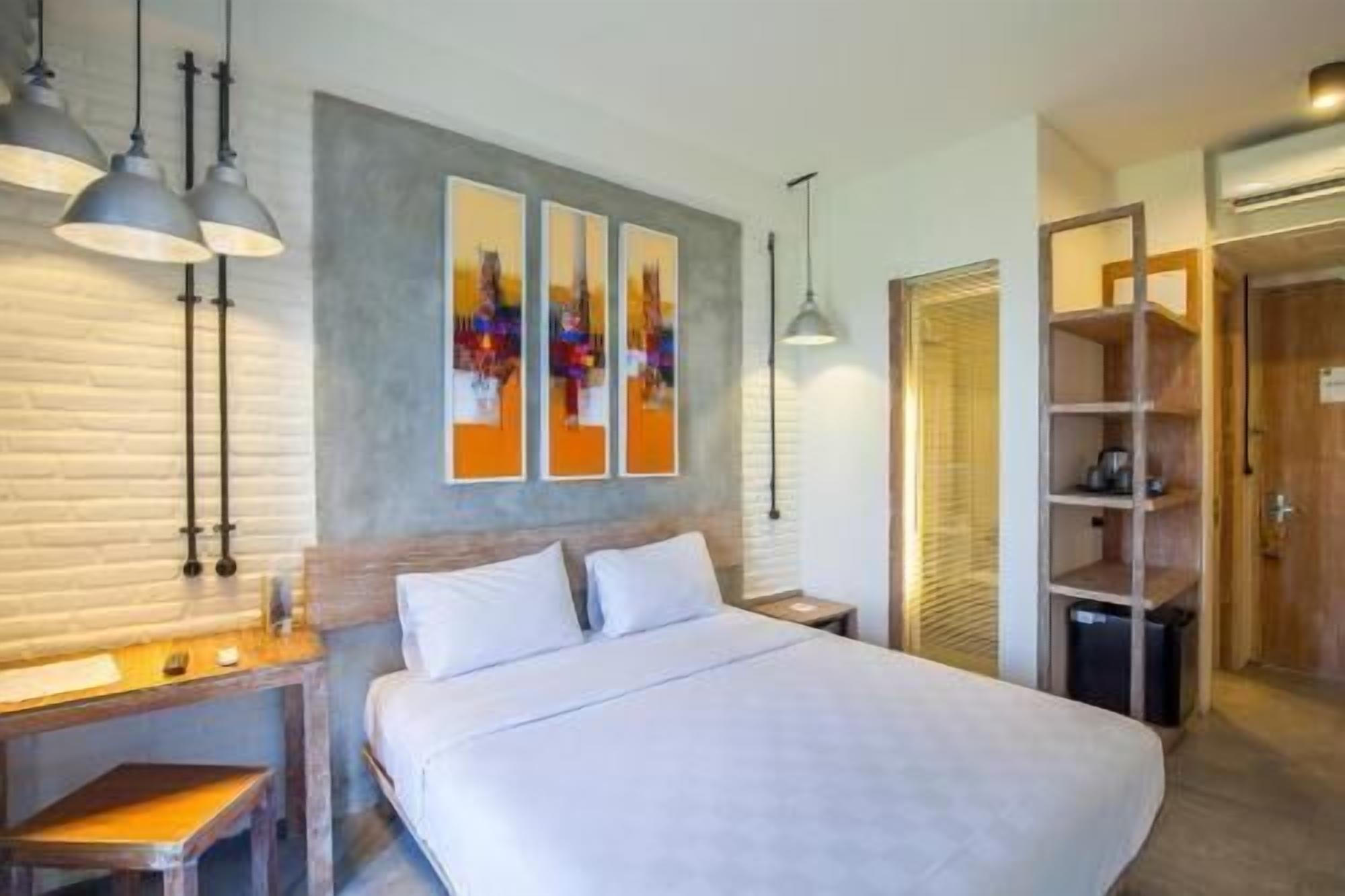 Skrivebord, strykejern/-brett, wi-fi (inkludert) og sengetøy