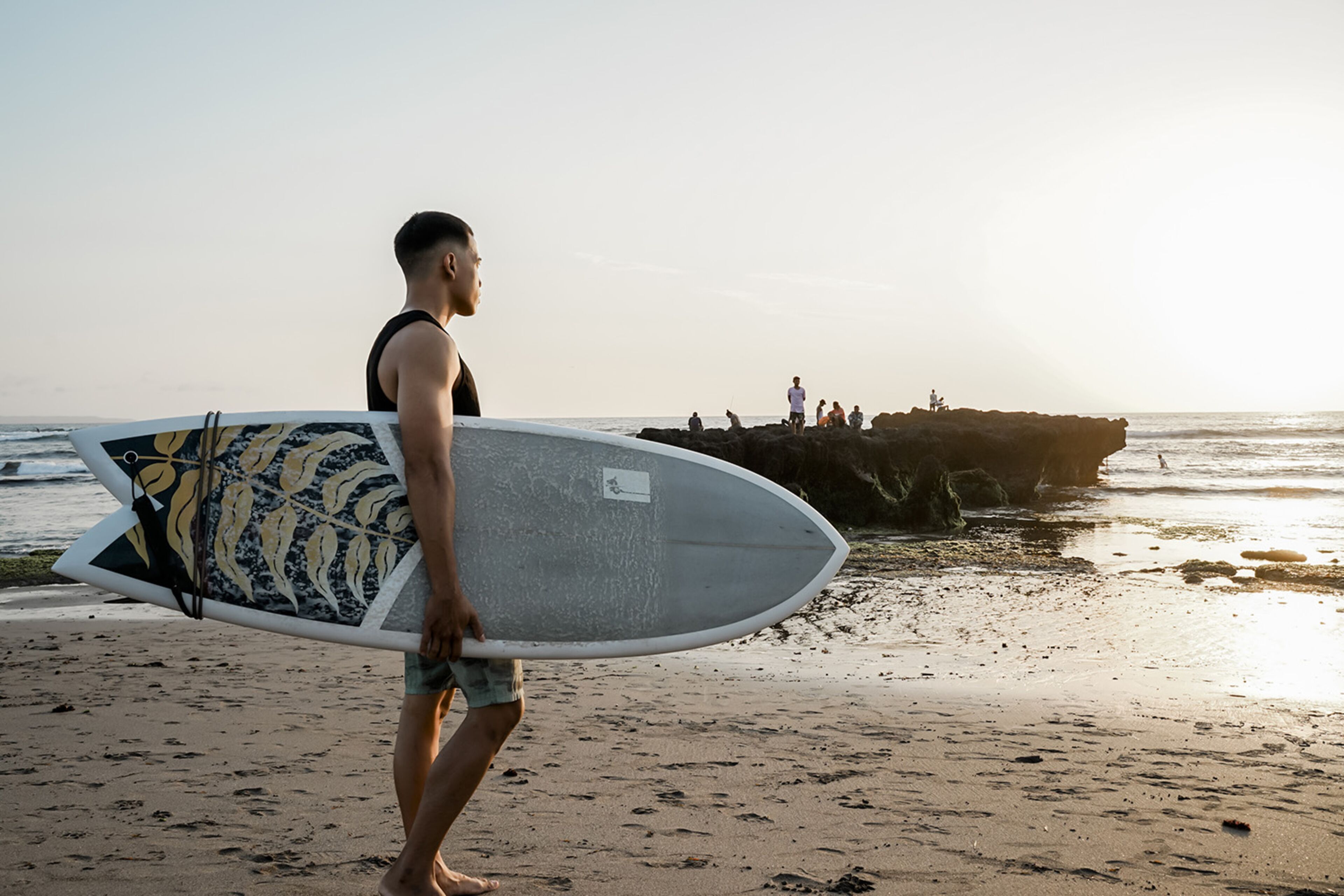 beach nearby, white sand, sun-loungers, beach umbrellas