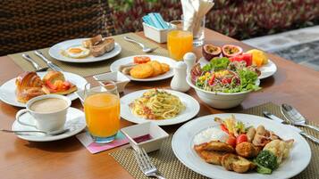 Desayuno buffet (VND 390000 por persona)