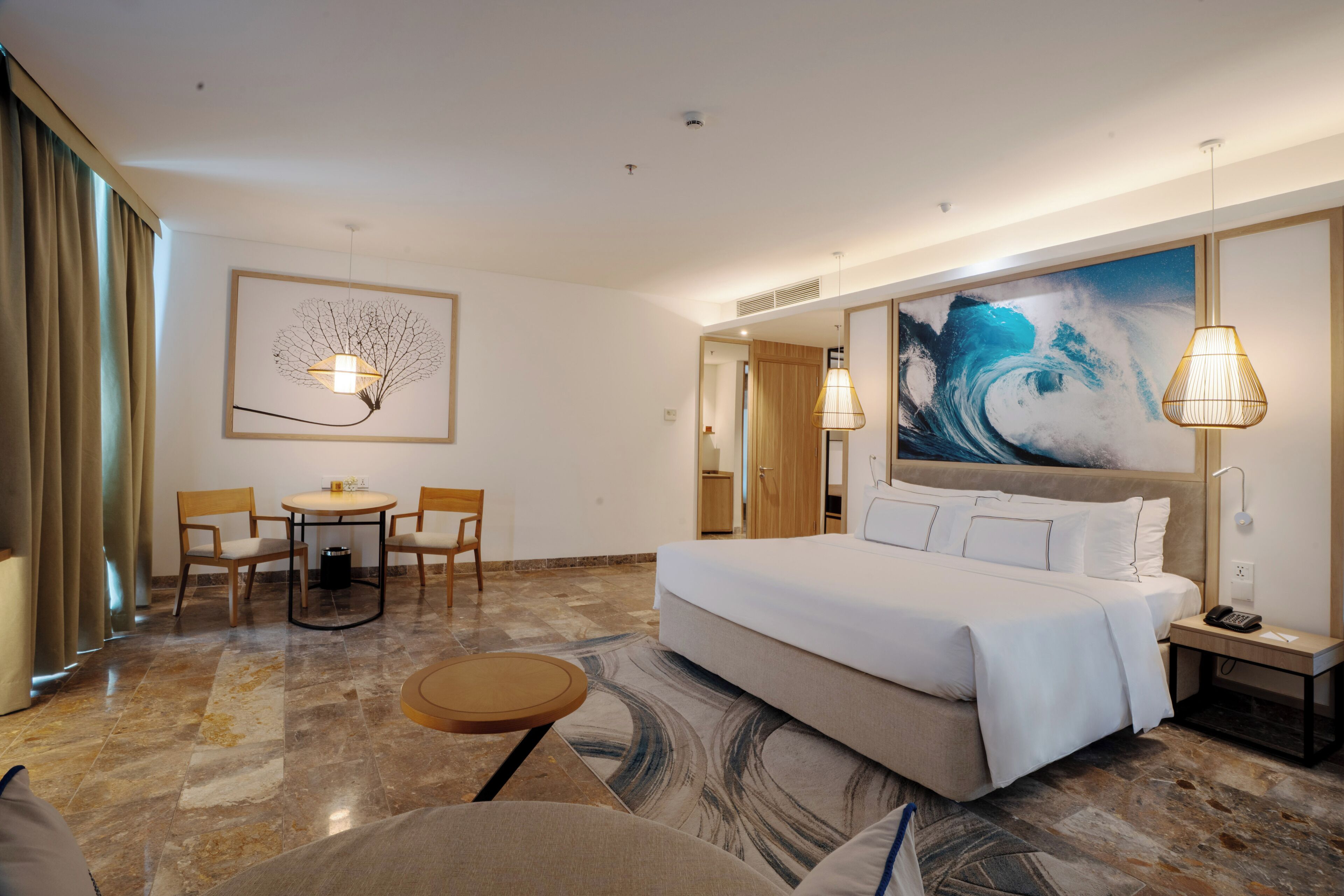 프리미엄룸 (Grand) | 고급 침구, 미니바, 객실 내 금고, 책상