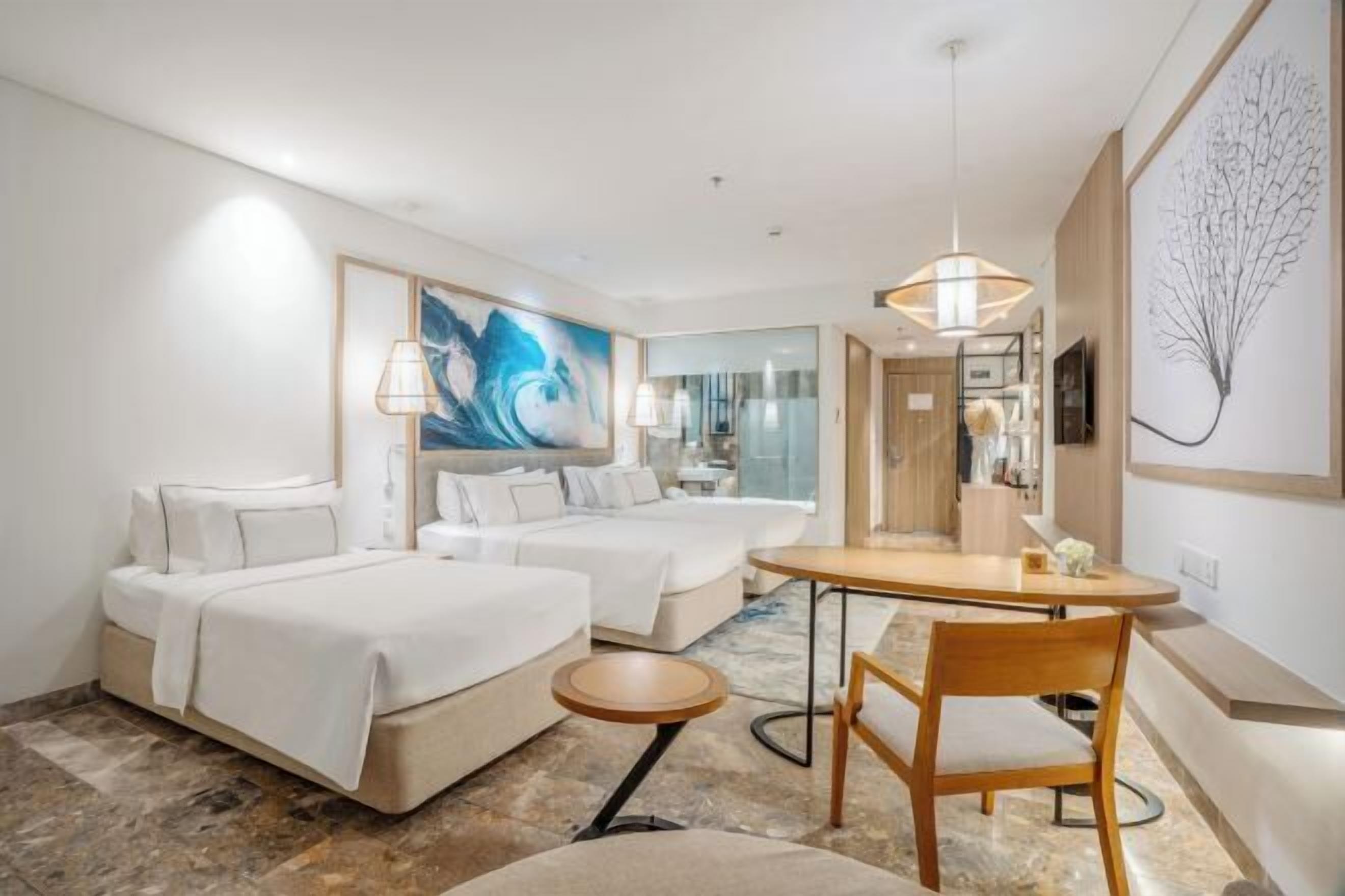 고급 침구, 미니바, 객실 내 금고, 책상