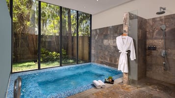 Salas de tratamiento para parejas, sauna y tina de hidromasaje