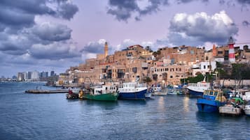 Una spiaggia nelle vicinanze, sabbia bianca