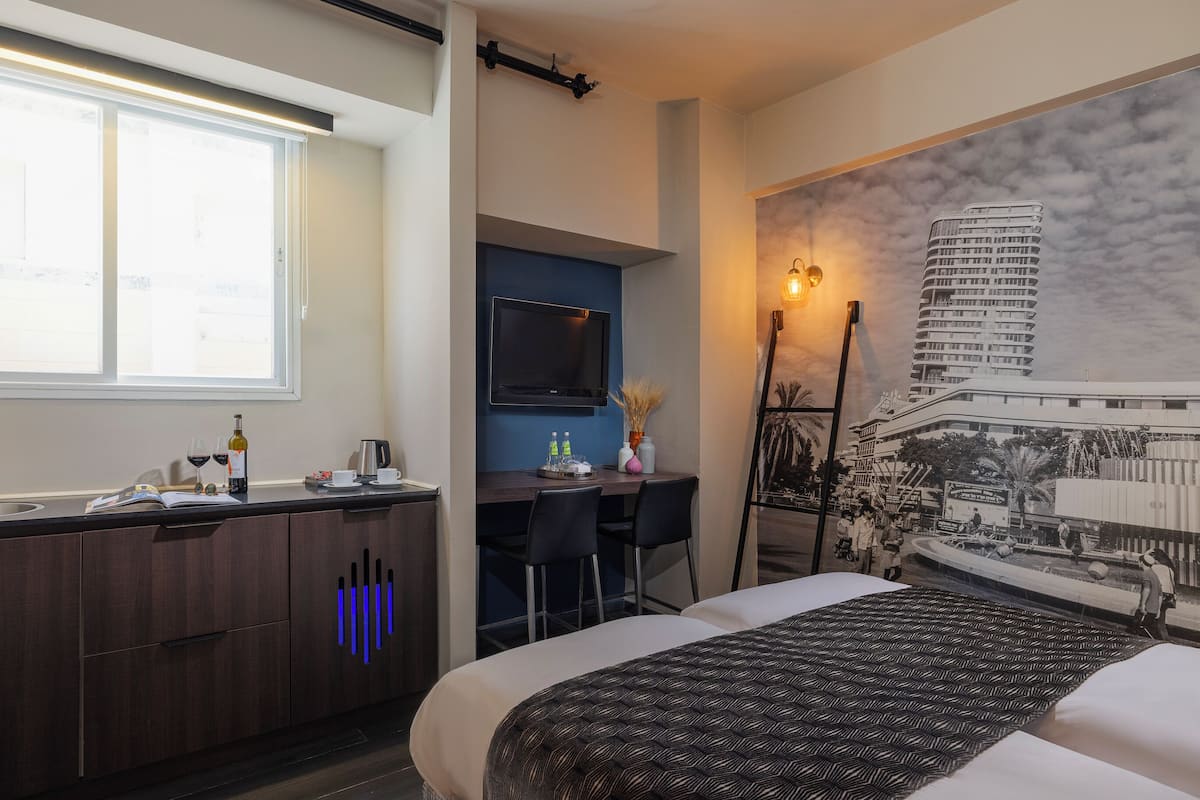 Classic Twin Room | Premium bedding, in-room safe, blackout drapes, free cribs/infant beds
