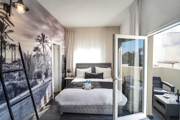 Premium Room, Balcony | Premium bedding, in-room safe, blackout drapes, free cribs/infant beds