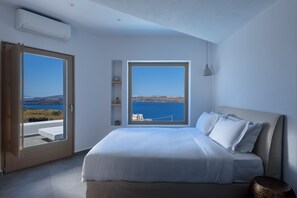Honeymoon Suite, Sea View (private plunge pool) | Premium bedding, in-room safe, individually decorated - Earino Suites and Villas (Santorini)