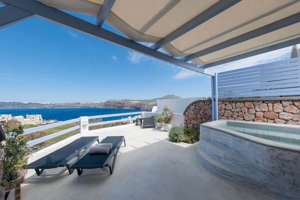Premium Suite, Sea View (private plunge pool) | Jetted bathtub