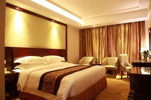 Deluxe Room, 1 King Bed | Desk, rollaway beds, free WiFi - Vienna Hotel Pudong Airport Chenyang Rd (Shanghai)