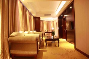 Deluxe Room, 1 King Bed | Desk, rollaway beds, free WiFi - Vienna Hotel Pudong Airport Chenyang Rd (Shanghai)