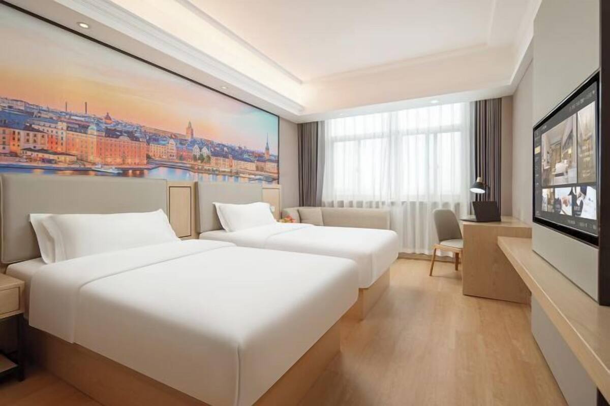 Desk, rollaway beds (surcharge), WiFi (free)