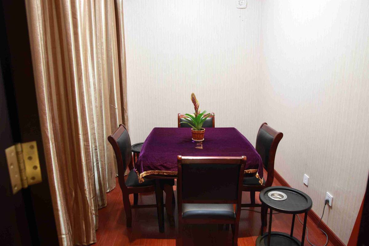 Deluxe Room, 1 King Bed | Desk, rollaway beds (surcharge), WiFi (free)