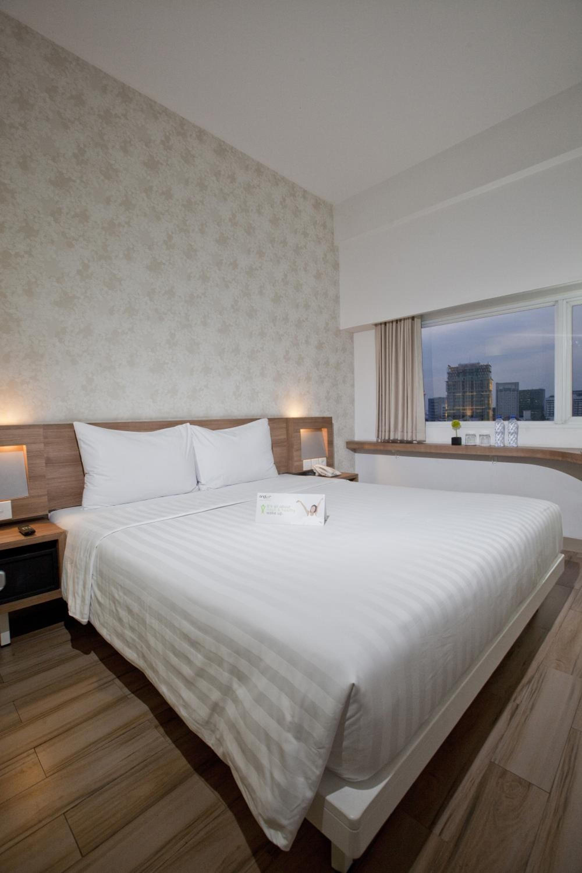 Foto - Whiz Hotel Cikini Jakarta