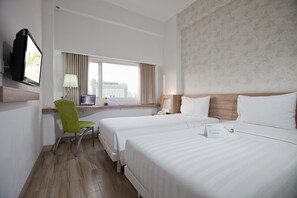 Standard Twin Room | Desk, free WiFi, bed sheets - Whiz Hotel Cikini Jakarta (Jakarta)
