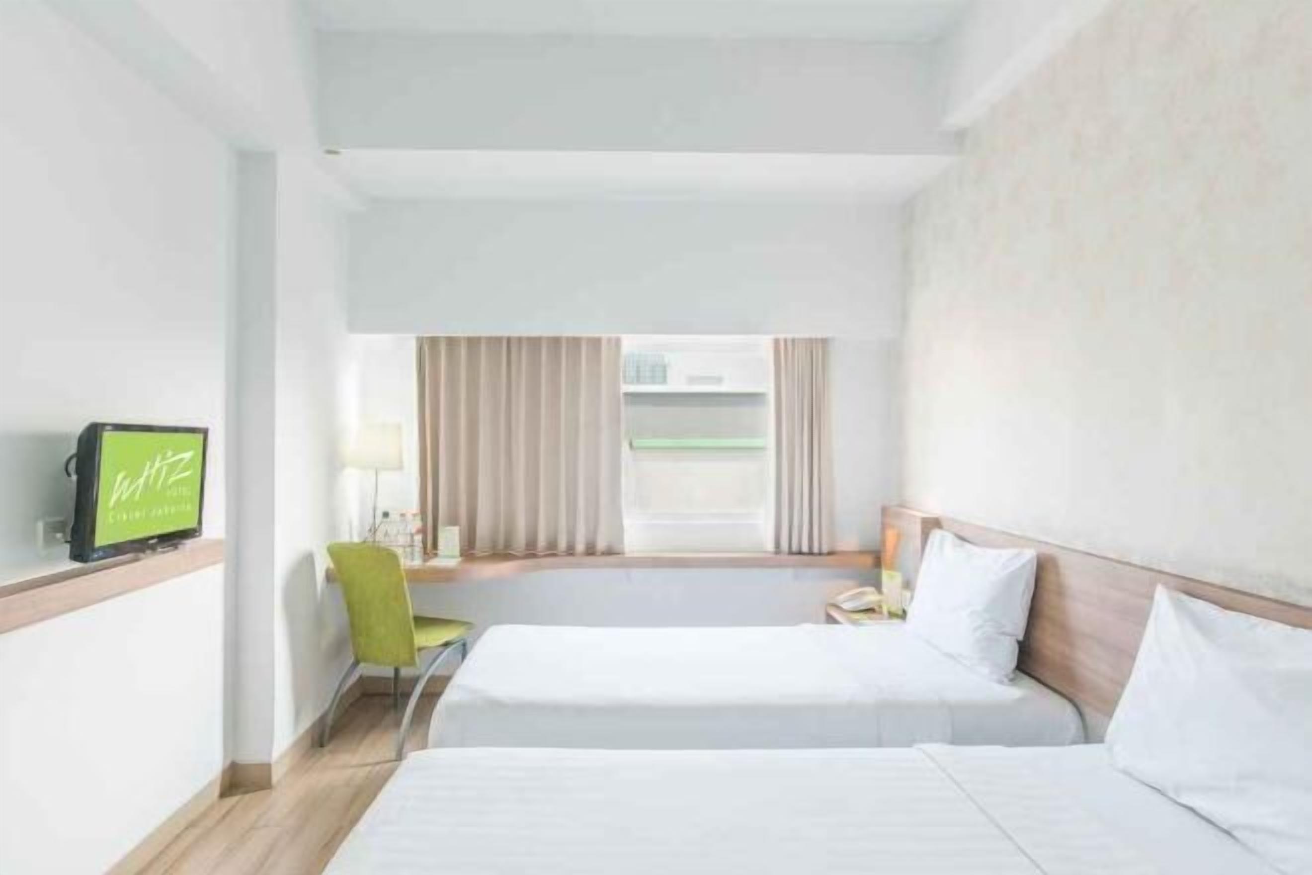 Bureau, Wi-Fi gratuit, draps fournis