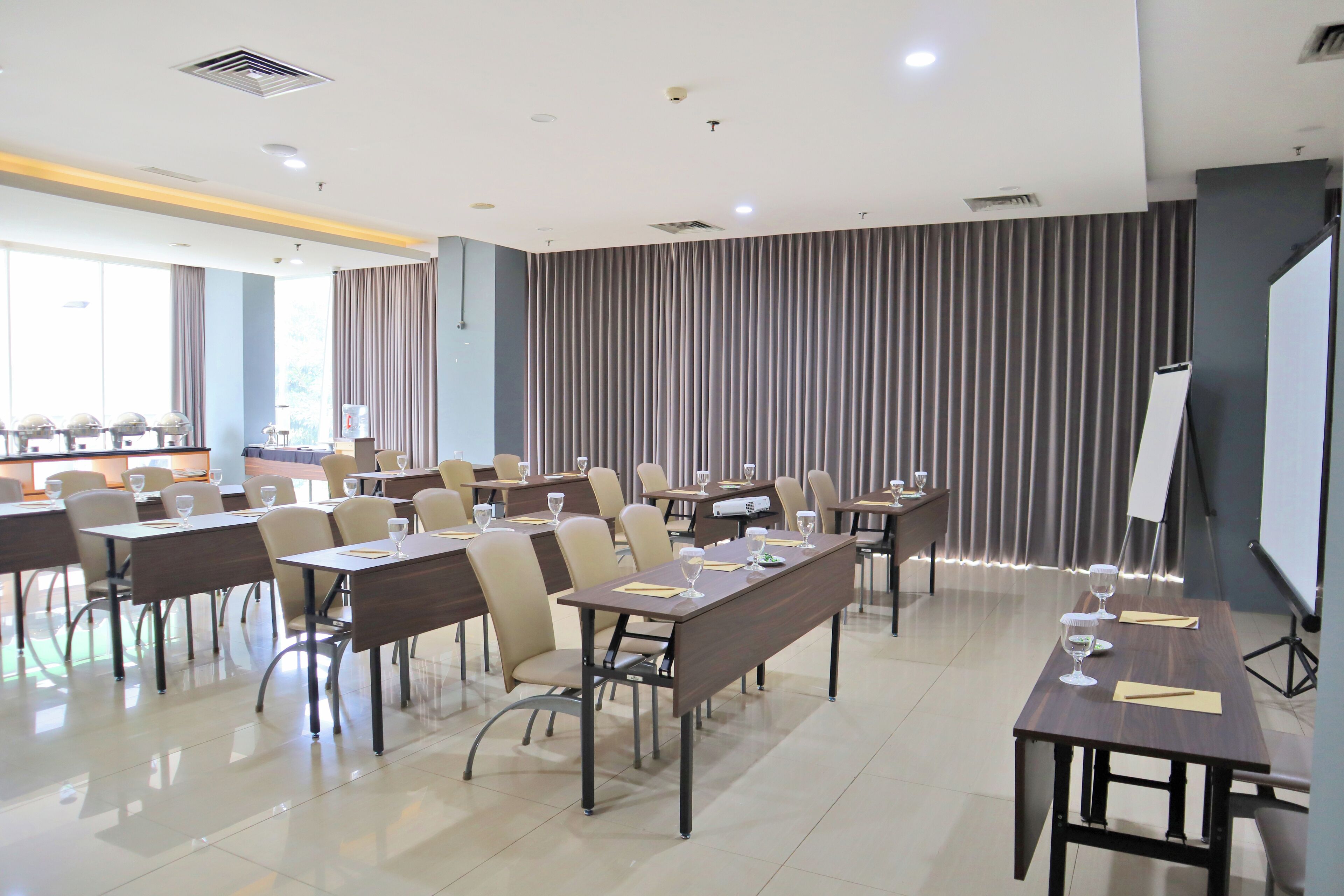 Foto - Whiz Hotel Cikini Jakarta