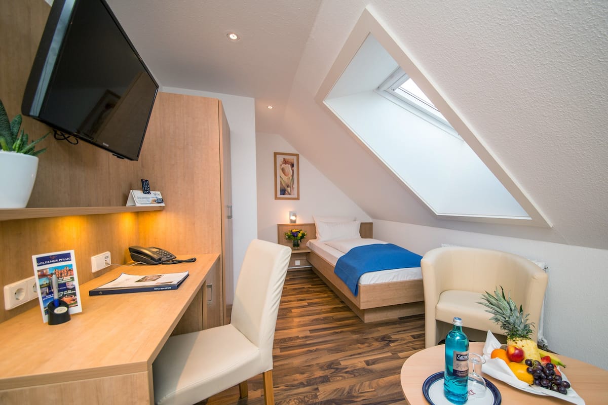 standard single room | 1 bedroom, minibar, desk, blackout curtains