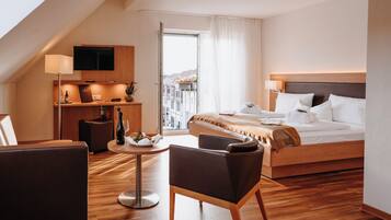 Comfort Double Room | Minibar, desk, blackout drapes, soundproofing