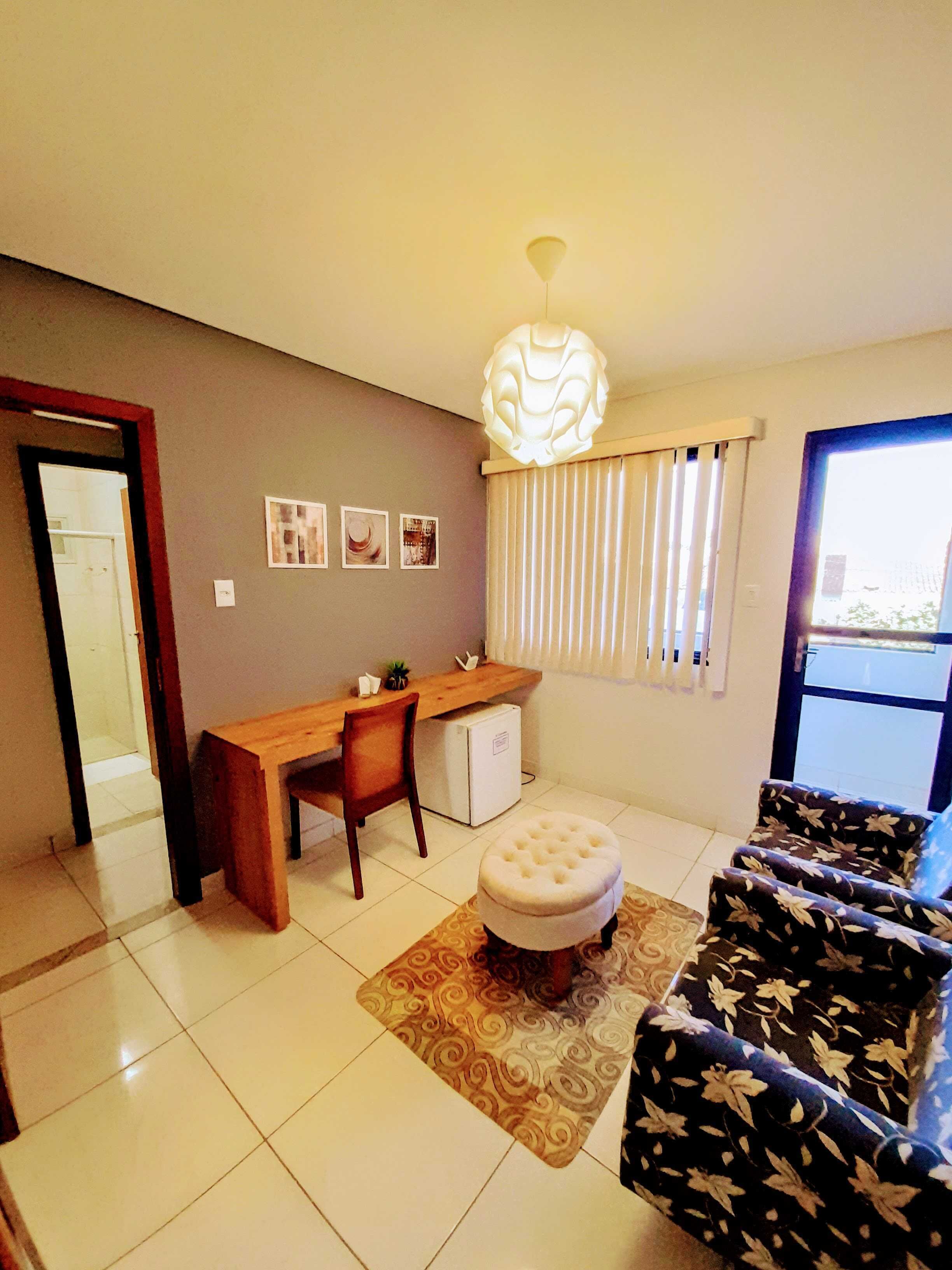 Quarto casal superior | Escrivaninha, Wi-Fi de cortesia, roupa de cama