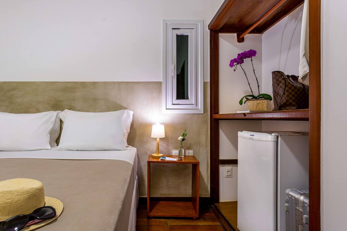 Minibar, bed sheets
