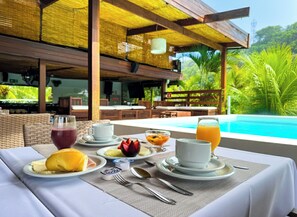Free daily buffet breakfast
