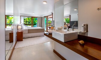 Ducha, artículos de tocador gratuitos, secador de pelo, toallas