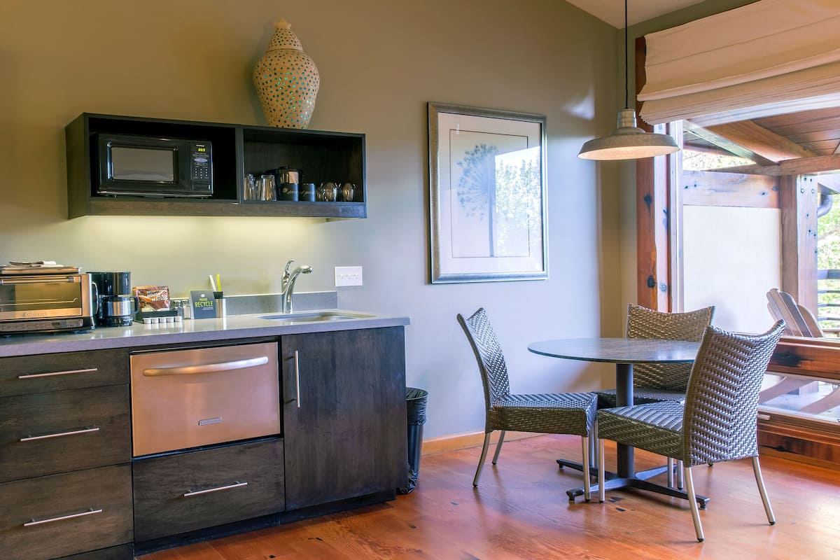 king (riverside) | private kitchen | fridge, microwave, dishwasher, coffee/tea maker