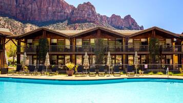 Outdoor pool, pool umbrellas, sun loungers
