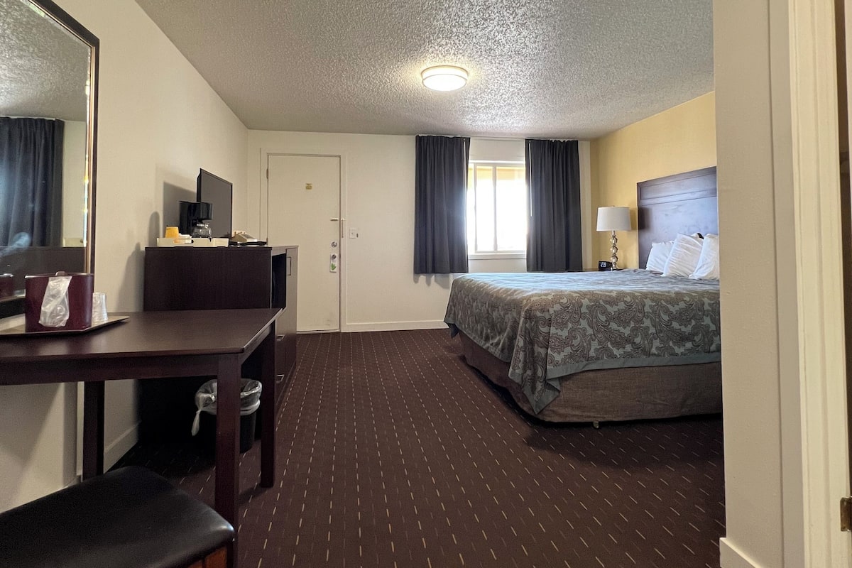 King Room | Blackout drapes, iron/ironing board, free WiFi, bed sheets