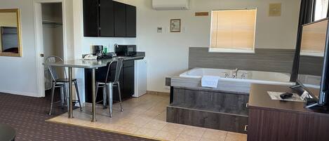 King Suite with Spa Bath- No Pets Allowed | Blackout drapes, iron/ironing board, free WiFi, bed sheets