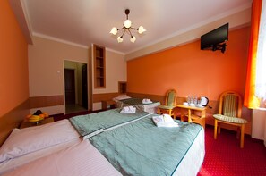 Escritorio, tabla de planchar con plancha y cunas