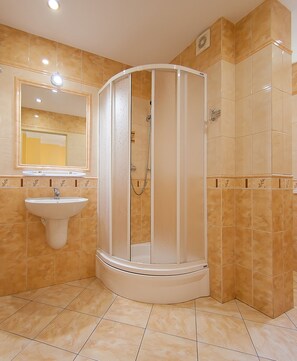 淋浴設備、風筒、提供毛巾