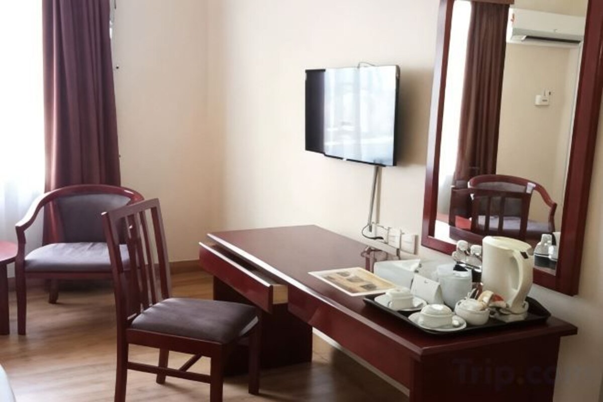 Standard Queen Room