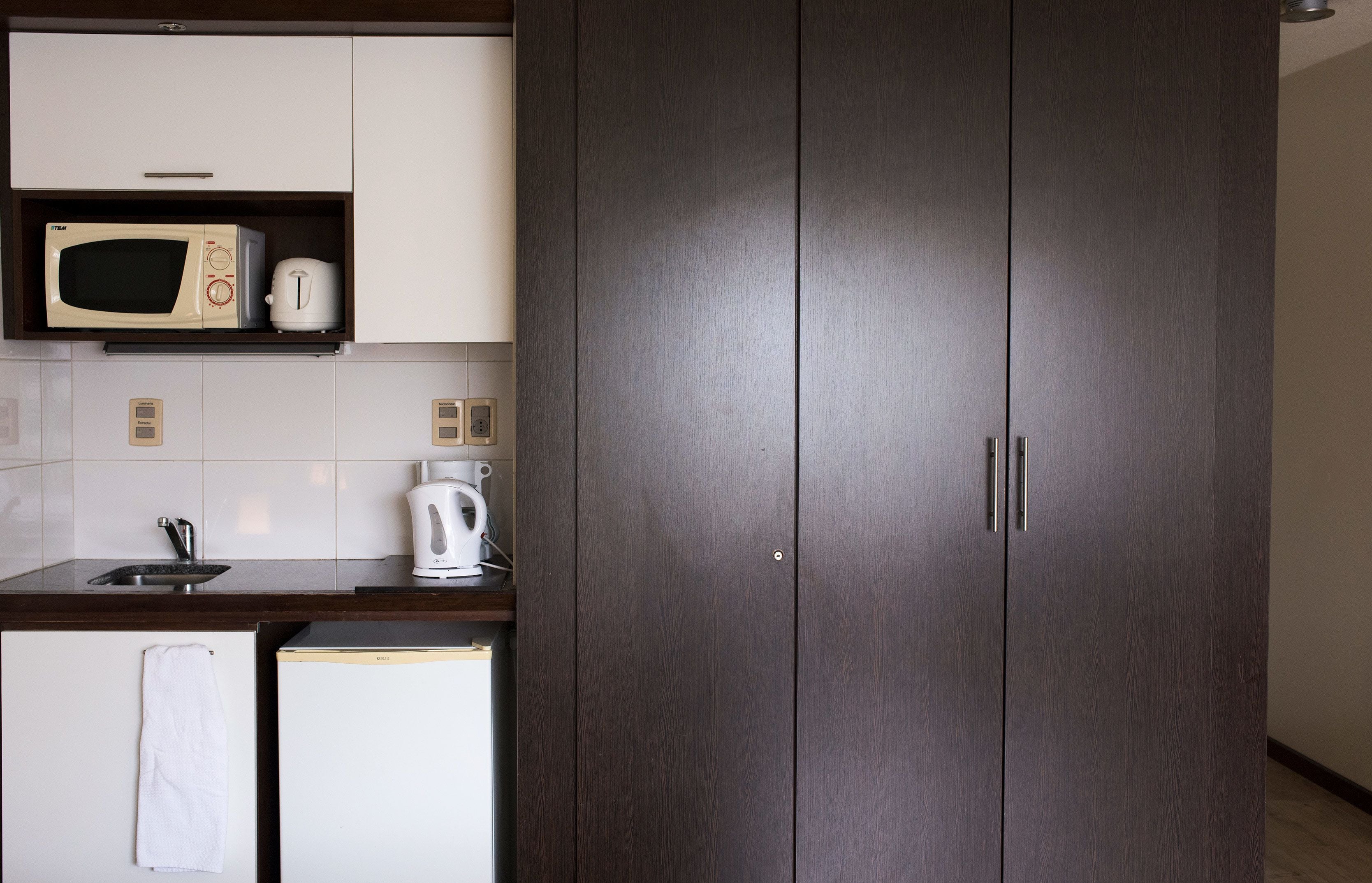 standard triple room, balcony, city view | private kitchenette | mini-fridge, microwave, coffee/tea maker, electric kettle