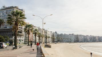 Una playa cerca