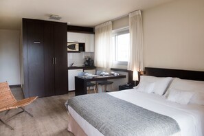 1 habitación, cubrecamas, minibar y caja de seguridad en la habitación 